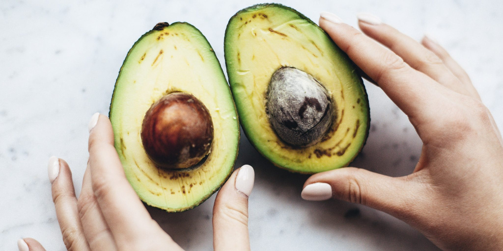 8-produktov-kotorye-pomogut-pohudet_1649790668-2048x1024.jpg лучшие продукты для снижения веса